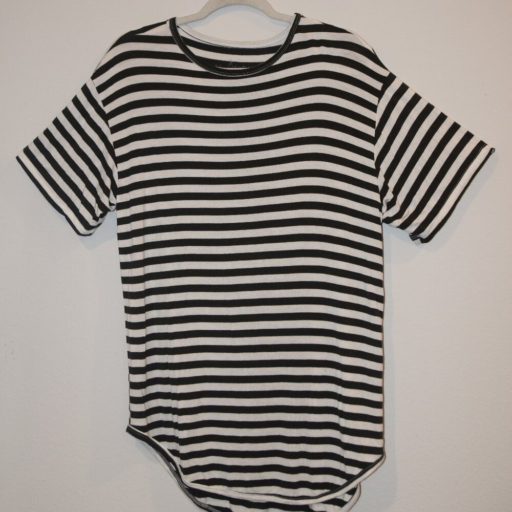 (Size M) Lucky Bastards Men's Olive Green Striped T-Shirt Long Extended Scoop